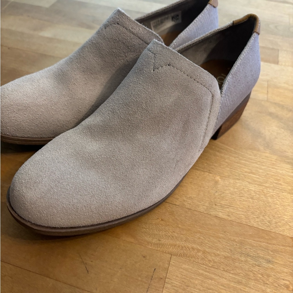 Women’s Toms Gray Suede Slip-On Shoes